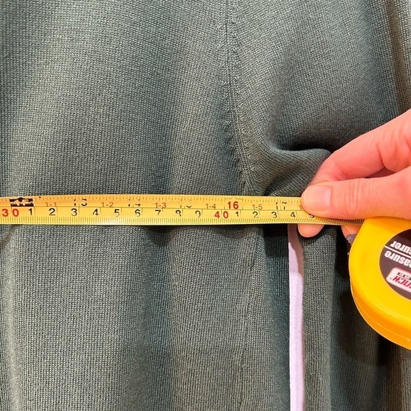 Women's Holiday Green Cardigan Light Weight Open Front With Pockets Size M - Picture 4 of 6